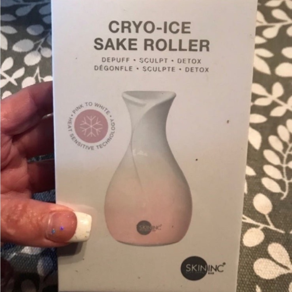 Skin Inc Cryo-Ice Sake Roller
